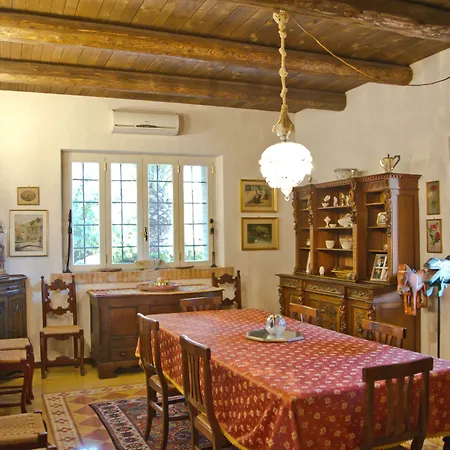 Country house Borgo Riccio *